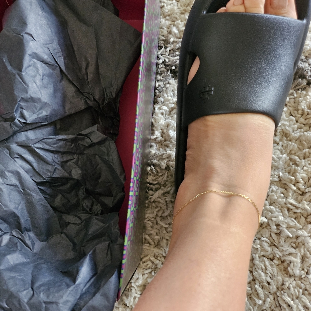 Tory Burch Black Flip Flop Sandals | Visible Logo | Adidas Style | Ultra Comfort - Picture 2 of 5